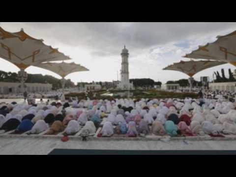 Large crowd of Muslims gather in Banda Aceh for Eid al-Fitr prayers amid pandemic