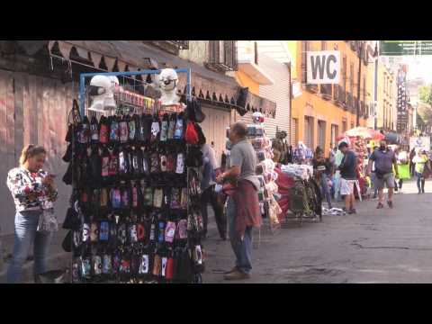 Shops reopen in Mexico City despite COVID-19