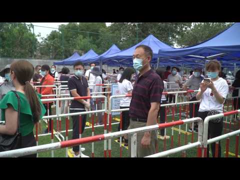 Beijing residents queue up for virus testing