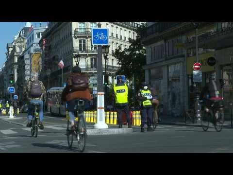 Cyclists take over central Paris