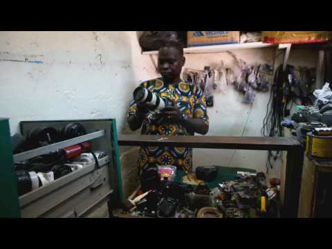 Small electronic device repair sizes survive in Ivory Coast