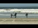 US: Surfers head to the ocean as Los Angeles County beaches reopen - Label : AFPTV - First images - Category : News