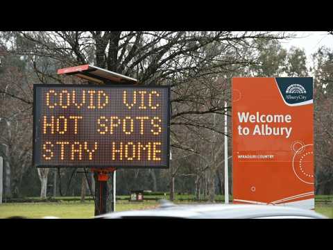 Australia: Warning signages at Victoria state border ahead of virus lockdown