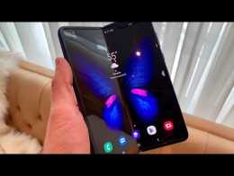'Galaxy Fold' Hands-On Review: Does it Feel Like $2,000?