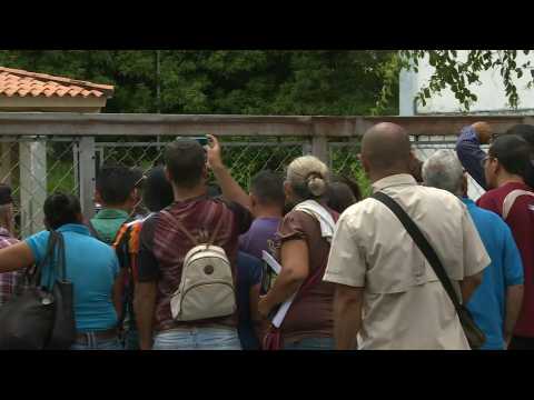 Families wait for news after clashes at Venezuela jail