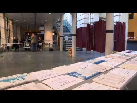 Voters rush to European elections polling stations in Paris