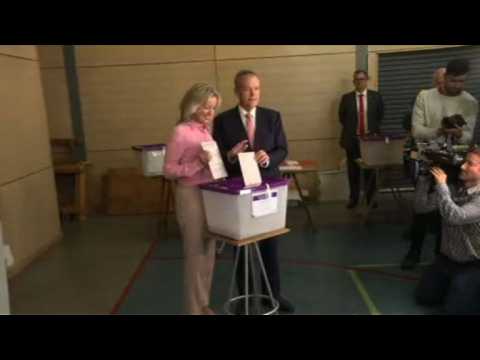 Australia: Opposition leader Bill Shorten casts his vote