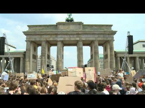 Youths rally in climate protest in Berlin before EU vote