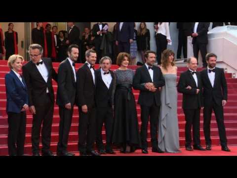 Cast of "La Belle Epoque" gather on red carpet before screening