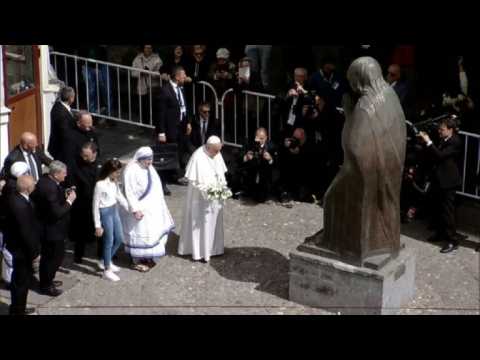 Pope Francis visits Mother Teresa memorial in Skopje