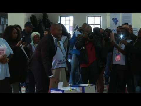 South Africa: opposition leader Mmusi Maimane casts his vote