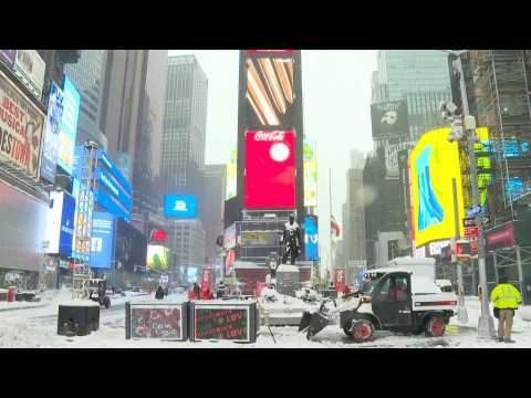 US: Snow blankets New York as winter storm hits East Coast