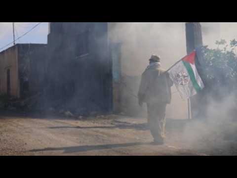 Twenty Palestinians injured in clashes with Israeli soldiers Nablus