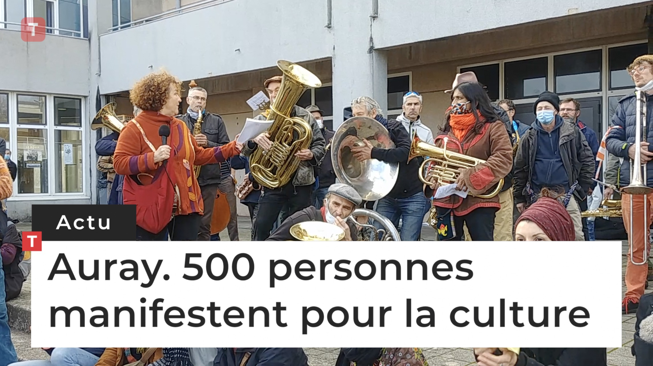 Auray. 500 personnes manifestent pour la culture (Le Télégramme)