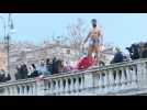 Romans jump into Tiber river in New Year's Day tradition