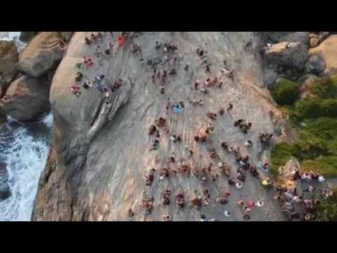 Crowded beaches in Rio de Janeiro despite COVID-19 recommendations