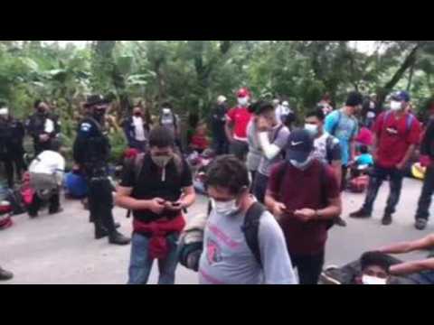 Migrant caravan attempts to cross Honduras-Guatemala border