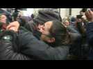 Assange supporters cheer as court blocks extradition to the US - Label : AFPTV - First images - Category : News