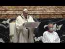 Pope asks to free oneself from the dictatorship of the "I" and be open to worship