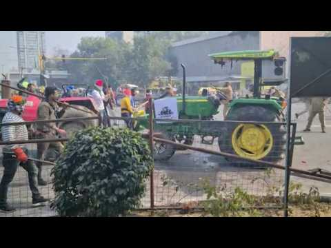Indian police and farmers clash at tractor protest