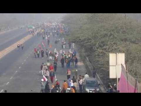 Chaos in Delhi as farmers protests continue