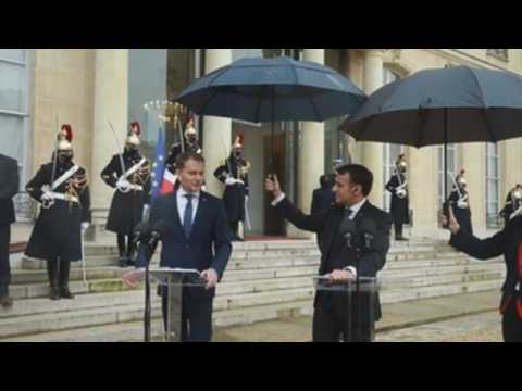Macron welcomes Slovakian Prime Minister in Paris