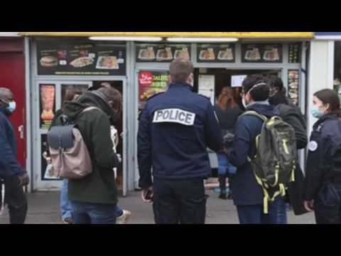 Parisian police carry out compliance checks