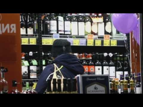 Footage of liquor shops in Moscow after alcohol prohibition