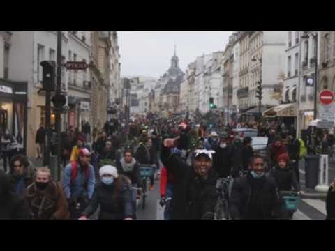 Cyclists take over the streets of Paris