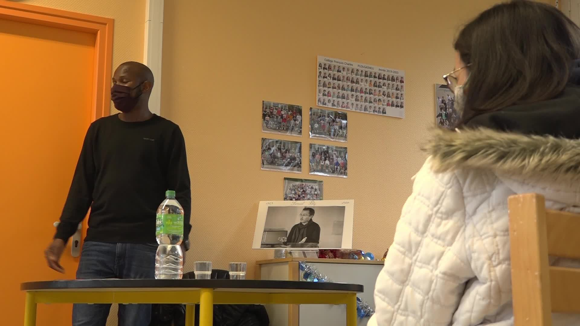 Lassana Bathily, le héros de l'hyper cacher témoigne face à des collégiens de Plougasnou (Tébéo-TébéSud)