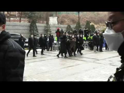 Samsung chief arrives at SKorea court for corruption verdict