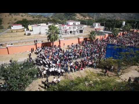Guatemalan forces disperse migrant caravan on highway