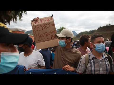 Guatemala violently contains a migrant caravan and blocks its passage to Mexico