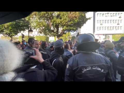 Protests against the Tunisian government continue