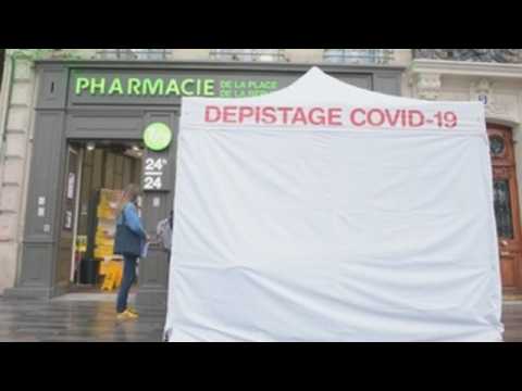 Pharmacies in Paris carry out Covid-19 tests