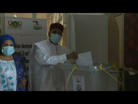 Outgoing president Mahamadou Issoufou votes in Niger's elections