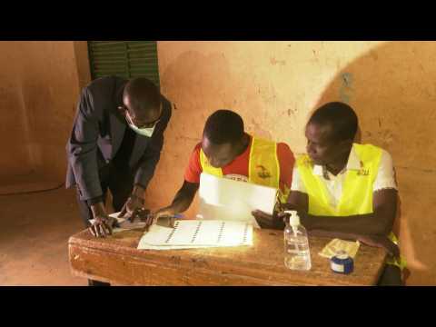 Elections in Niger: polling stations close