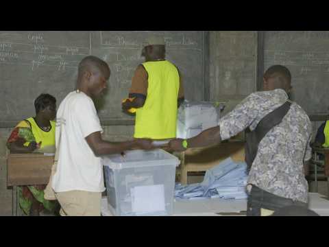 Elections in the Central African Republic: polling stations close