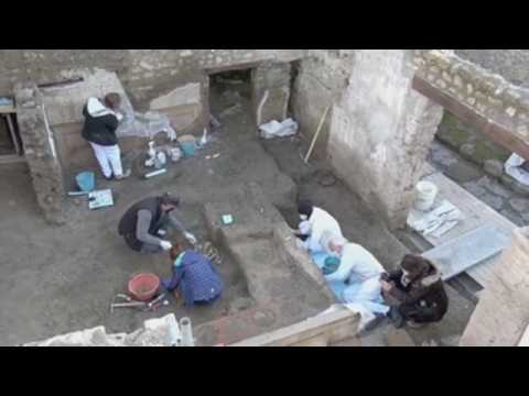 Archaeologists unveil ancient Pompeii snack bar