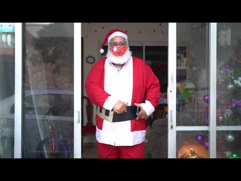 Santa cabbie brings Christmas cheer to streets of Mexico