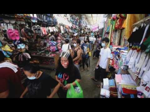 Crowds in Philippines for last-minute Christmas shopping