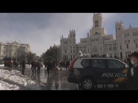 Madrid clears main roads of snow
