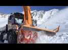 Snow clearing on Timmelsjoch with Unimog Trailer