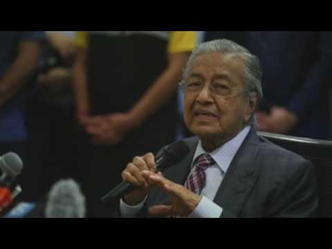 Malaysia's Mahathir urges current PM to think of country in final budget vote