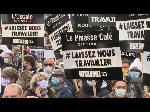 Hotel and restaurant trades protest in Paris for "right to work"
