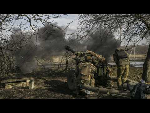 Civilians flee Ukraine's Bakhmut as fighting takes place in city's streets