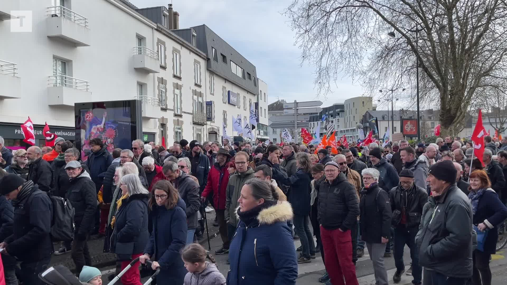 "Ça nous détruit encore plus" : sixième journée de mobilisation contre la réforme des retraites à Vannes (Le Télégramme)