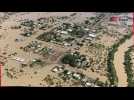 Australie : Vues aériennes des inondations dans une ville isolée