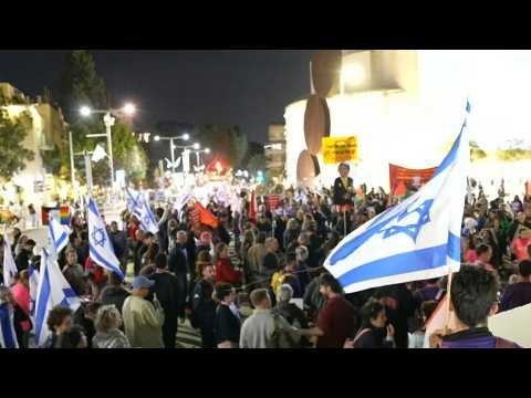 Israelis protest as parties discuss justice reforms