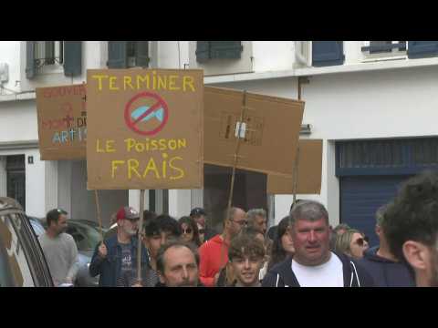 Fishermen demonstrate in southwest France against fishing ban